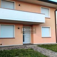 Porzione di casa, Castagnole