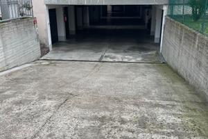 Garage singolo in quartiere tranquillo