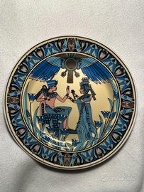 Piatto in porcellana “Egyptian Revival” Ø 20 cm