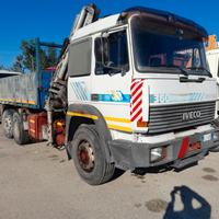 AUTOCARRO CON GRU E CASSONE RIBALTABILE