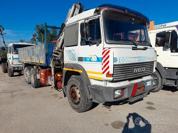 AUTOCARRO CON GRU E CASSONE RIBALTABILE