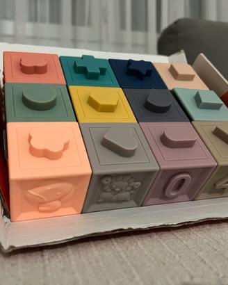 Cubi sensoriali morbidi per neonati