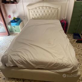 Letto una piazza e mezza, con contenitore.