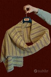 Elegantissima stola nuova fatta a mano color oro