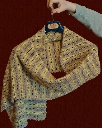 Elegantissima stola nuova fatta a mano color oro