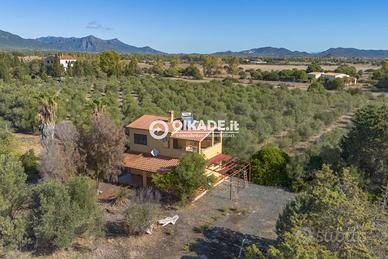 Pula Loc. Sa Guardia Longa - Ampia villa