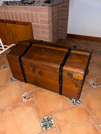 Baul Vintage in Legno – Stile Rustico