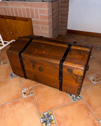 Baul Vintage in Legno – Stile Rustico