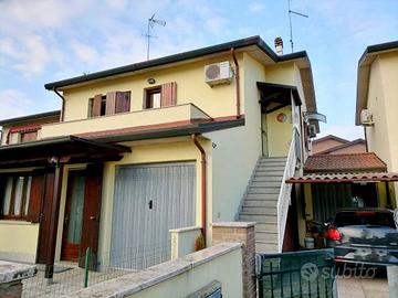 Villetta a schiera di 99 m² con 4 locali e box aut