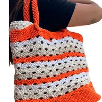 Borsa artigianale all’uncinetto con dettagli in ec