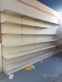 Scaffalatura a gondola e bancone