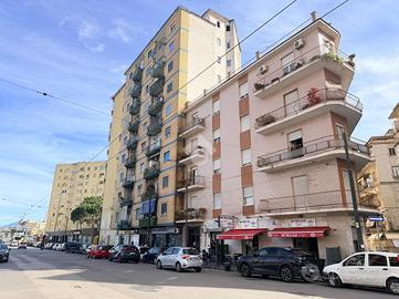 4 LOCALI A NAPOLI