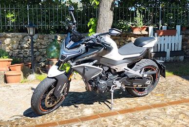 CF Moto 800NK Advanced