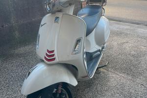 Vespa Gts 300 HPE super sports