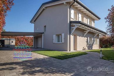Villa di 180 m² con 5 locali e box auto a Pieve di