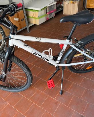 Biciletta Mountain Bike misura 24  marca BTWIN