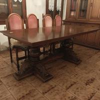 Tavolo in legno massiccio con 4 sedie