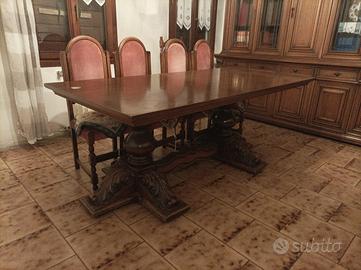 Tavolo in legno massiccio con 4 sedie