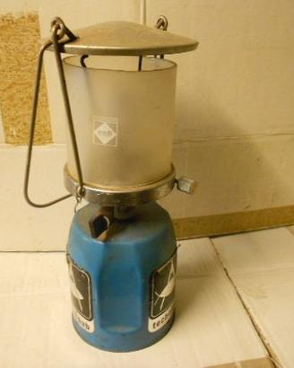 lampada e fornello a gas da campeggio anni 80