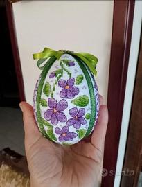 Uovo di Pasqua ricamato a mano punto croce 