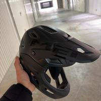 Casco MET PARACHUTE mips