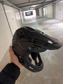 Casco MET PARACHUTE mips
