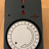 Timer elettromeccanico da presa. Temporizzatore.