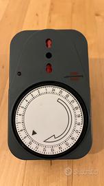 Timer elettromeccanico da presa. Temporizzatore.