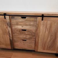 Credenza in stile industriale 