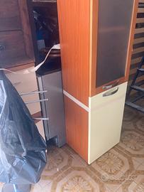 Mobile Vetrina color ciliegio e giallo chiaro