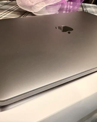 MacBook Pro 13” M2  - Magic Mouse 2 - Dock