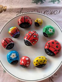 Sassolini dipinti a mano