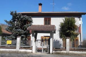 Villa di 155 m² con 4 locali e box auto doppio a T