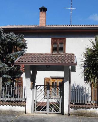 Villa di 155 m² con 4 locali e box auto doppio a T