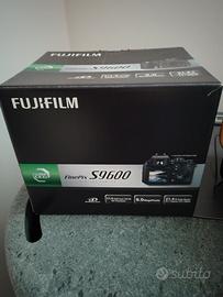 FUJIFILM S9600