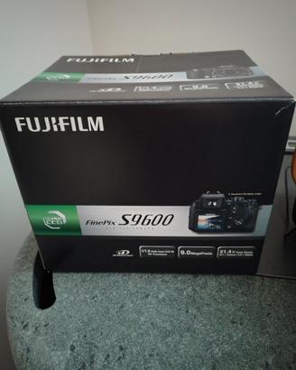 FUJIFILM S9600