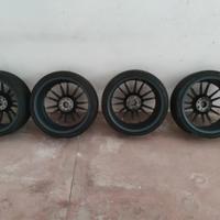  cerchi completi di gomme