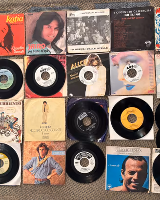 Lotto Stock 18 Dischi Vinile 45 Giri Anni 60/70/80