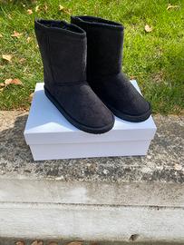Stivaletto tipo “ugg”  nero