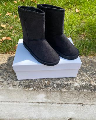 Stivaletto tipo “ugg”  nero