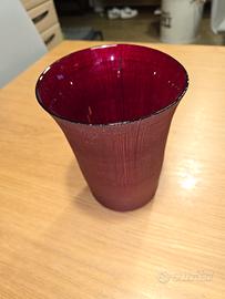 Vaso in vetro rosso
