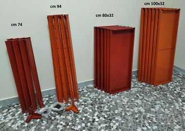 Scaffalatura metallica già smontata.