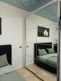 Armadio Ikea con 2 ante scorrevoli a specchio