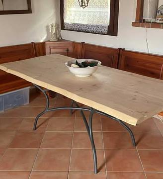 Tavolo da 2,20mt e cassapanche in stile rustico