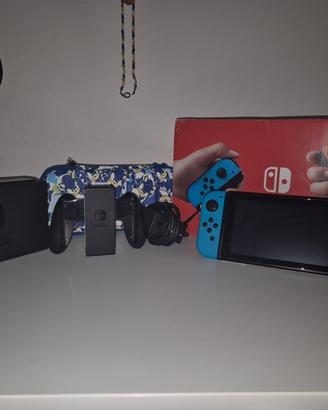 Nintendo Switch Modello V2  + Scatola e Custodia

