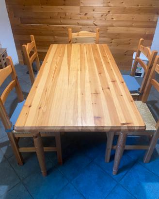 Tavolo in legno con 6 sedie