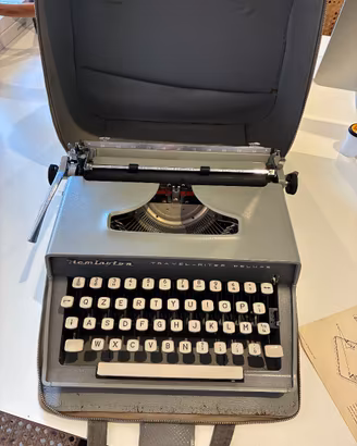 Macchina da scrivere Remington Deluxe