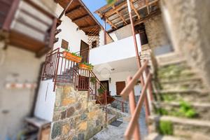 CASA SEMINDIPENDENTE A MAZZO DI VALTELLINA
