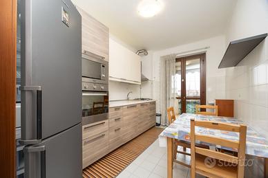 Cucina lineare moderna bicolore - come nuova