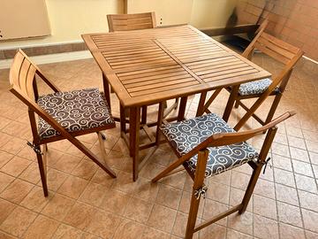 Tavolo in legno richiudibile con 4 sedie incluse